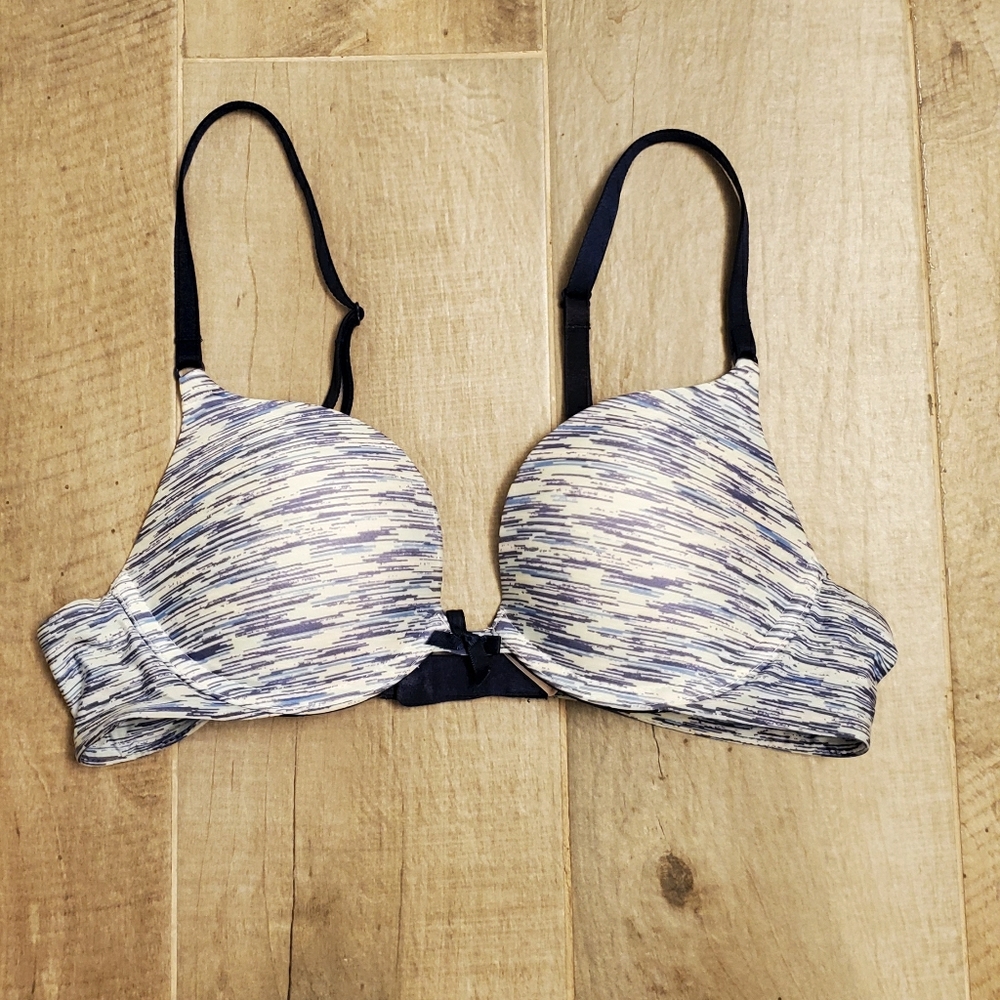 Victoria's Secret push-up/pigeonnant bra